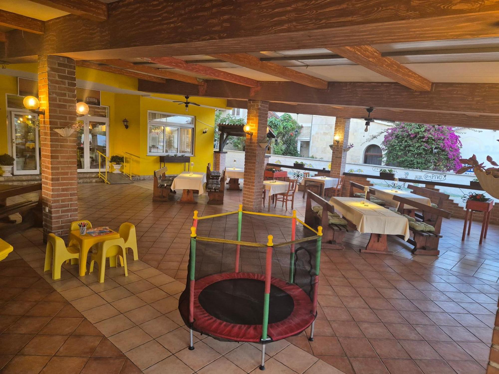 Biergarten Медулин Екстер'єр фото